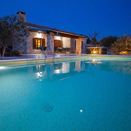 Holiday Home Svemir Драге Екстериор снимка