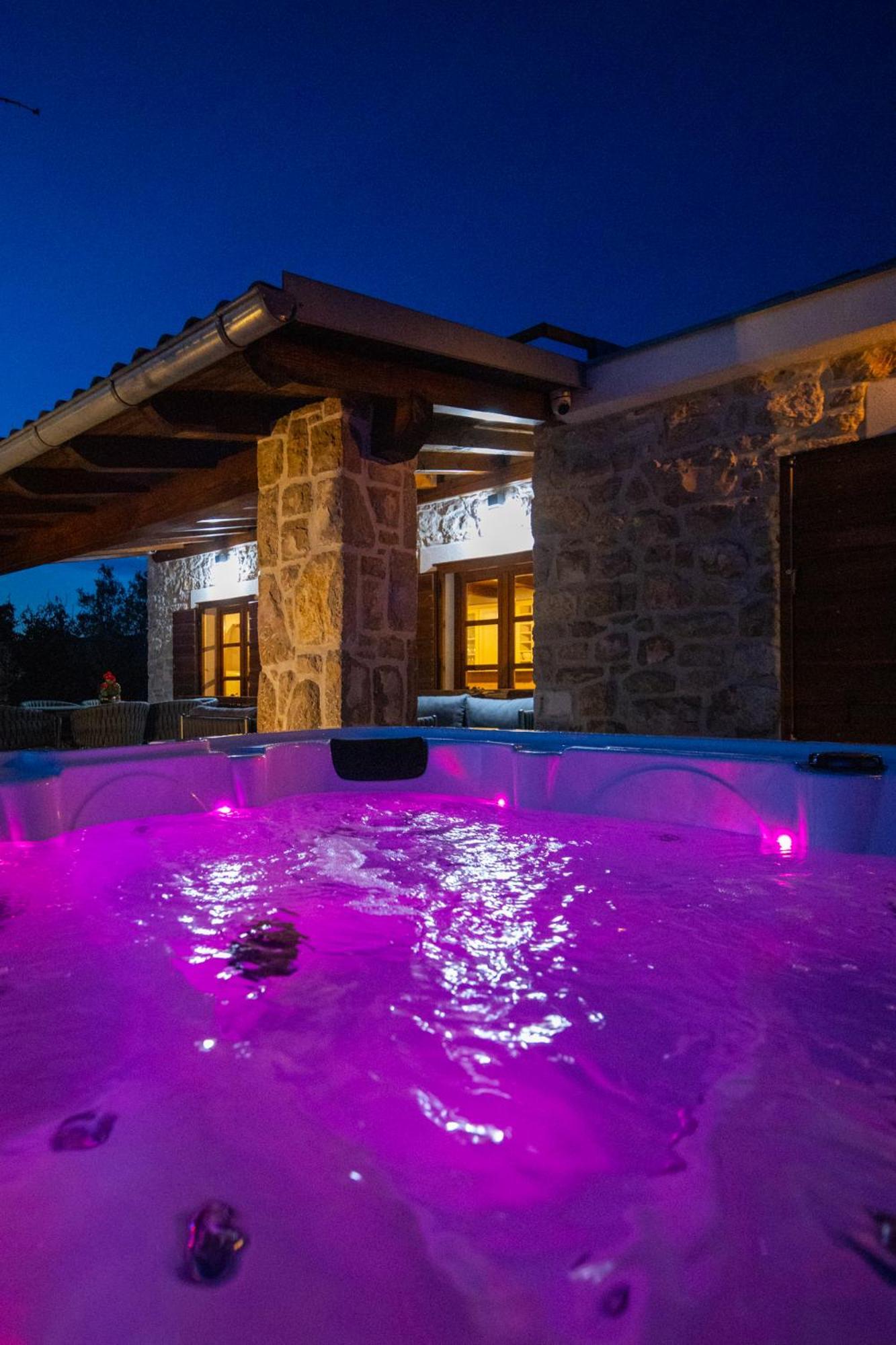 Holiday Home Svemir Драге Екстериор снимка