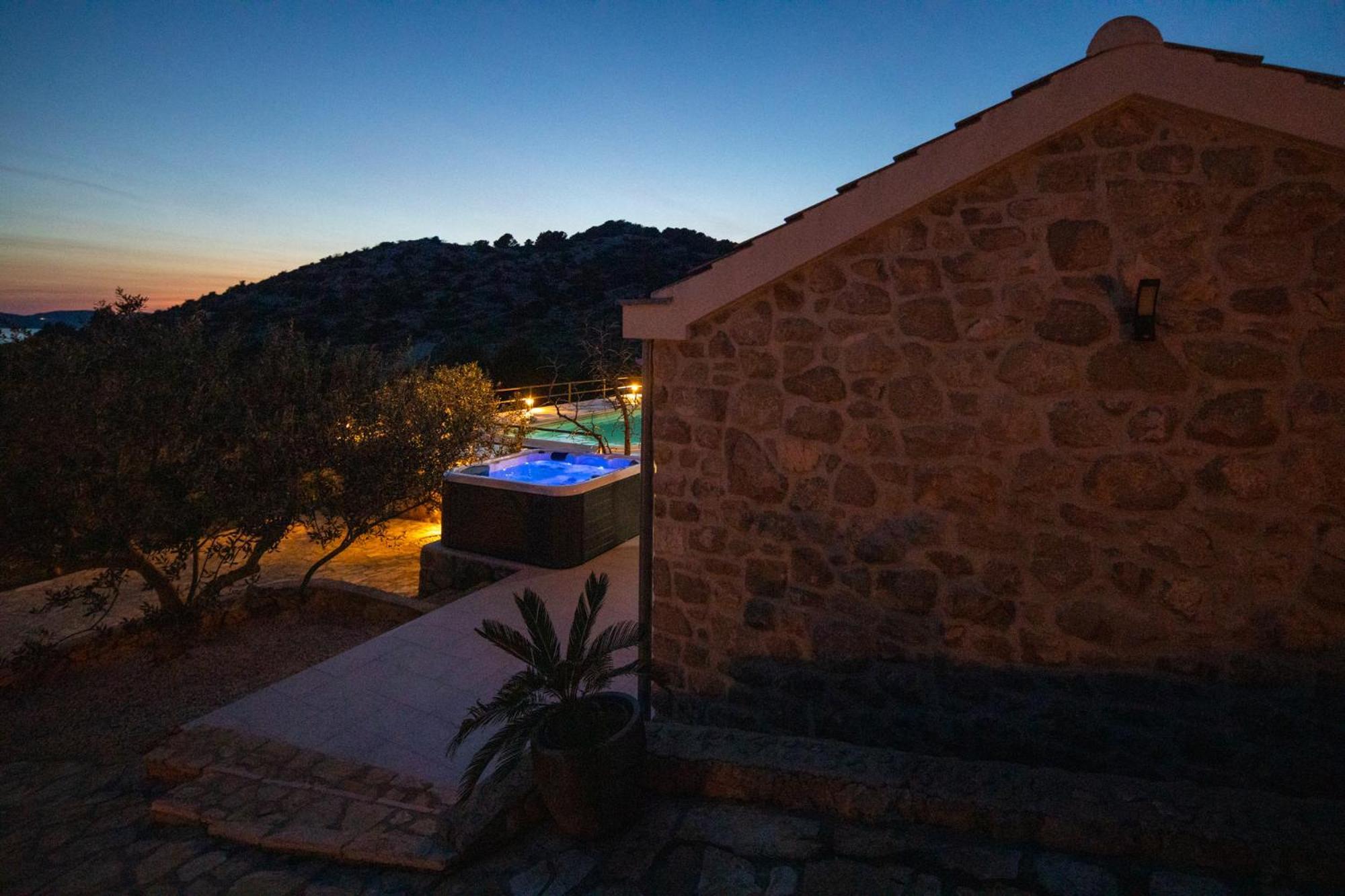 Holiday Home Svemir Драге Екстериор снимка