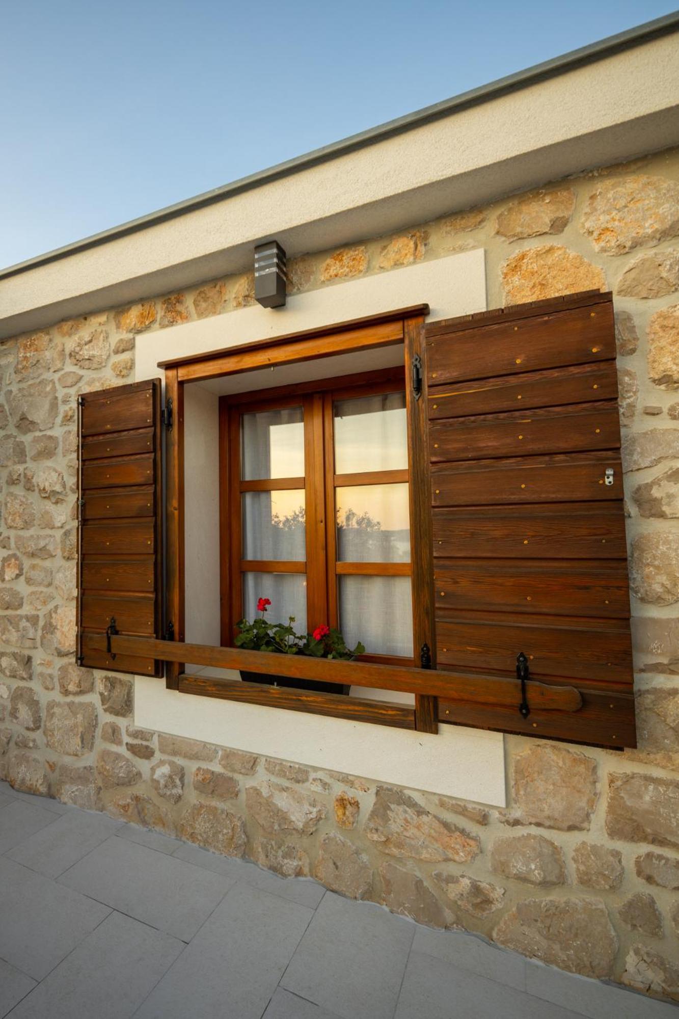 Holiday Home Svemir Драге Екстериор снимка