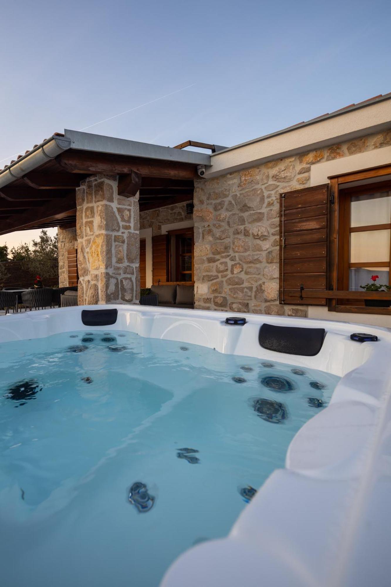 Holiday Home Svemir Драге Екстериор снимка