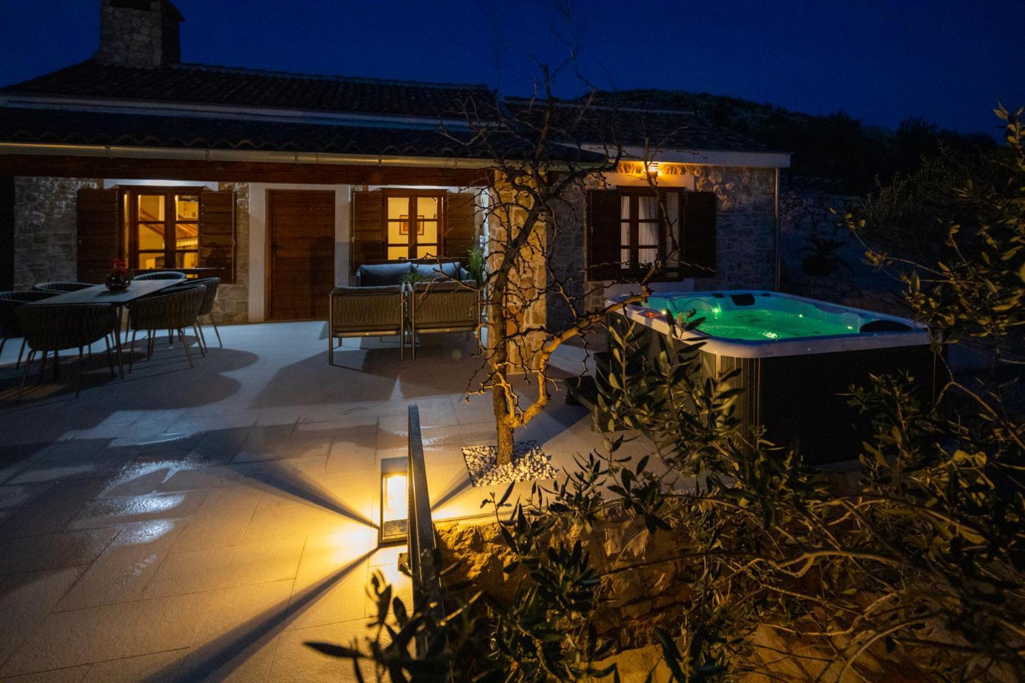 Holiday Home Svemir Драге Екстериор снимка